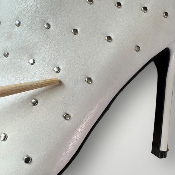 New Nine West Farrah Pointy Toe Stiletto Zip-Up Booties White w/ Studs, Wm's 9.5 - Picture 9 of 11